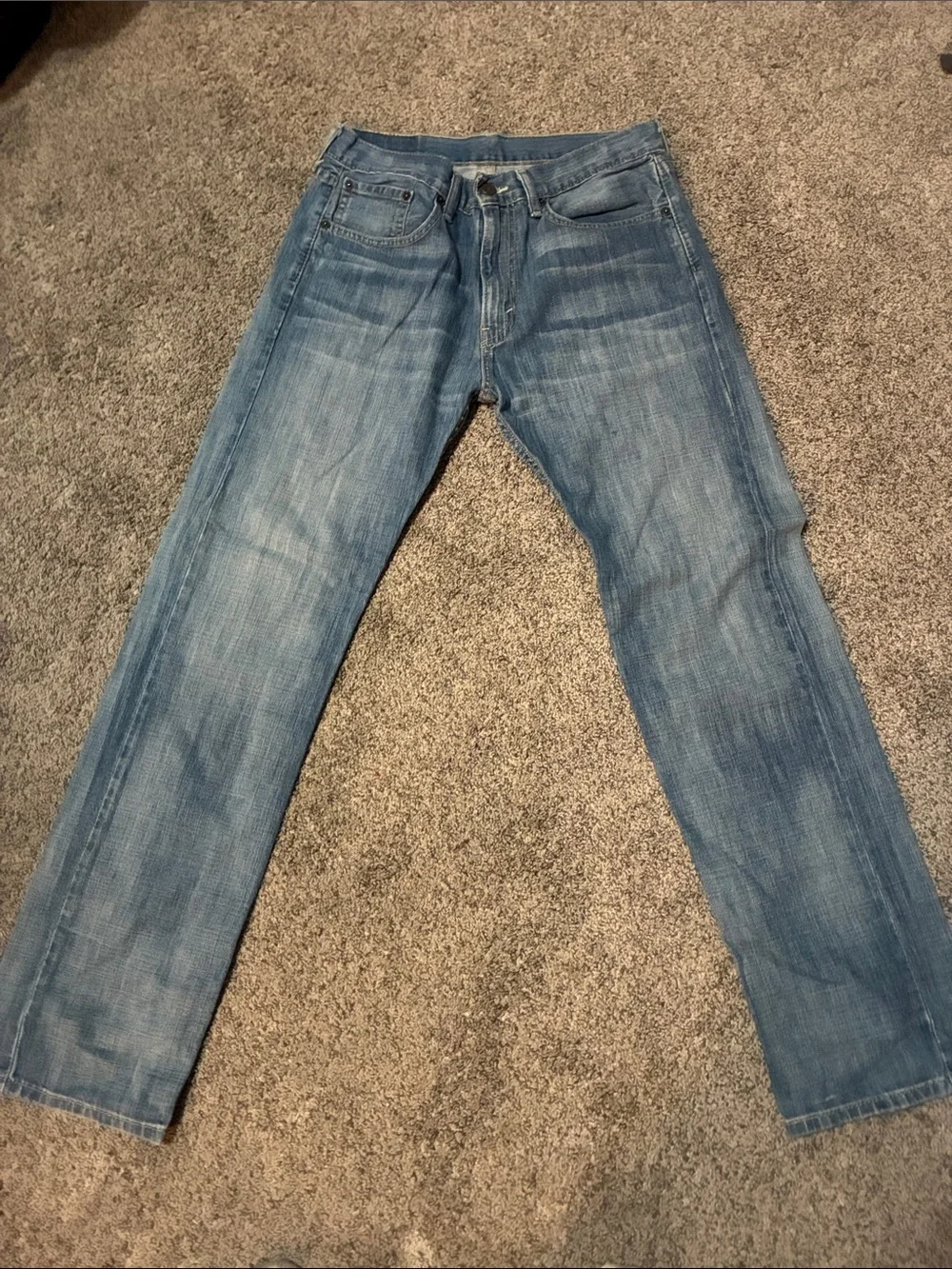 Vintage Trending Levi's Men's Straight Jeans — Light Blue Washed Denim